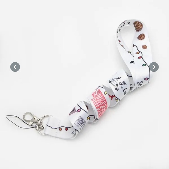 🌪StRaNgEr⛈Th🌪NgS Merch 🌪 - Picture 9 of 16